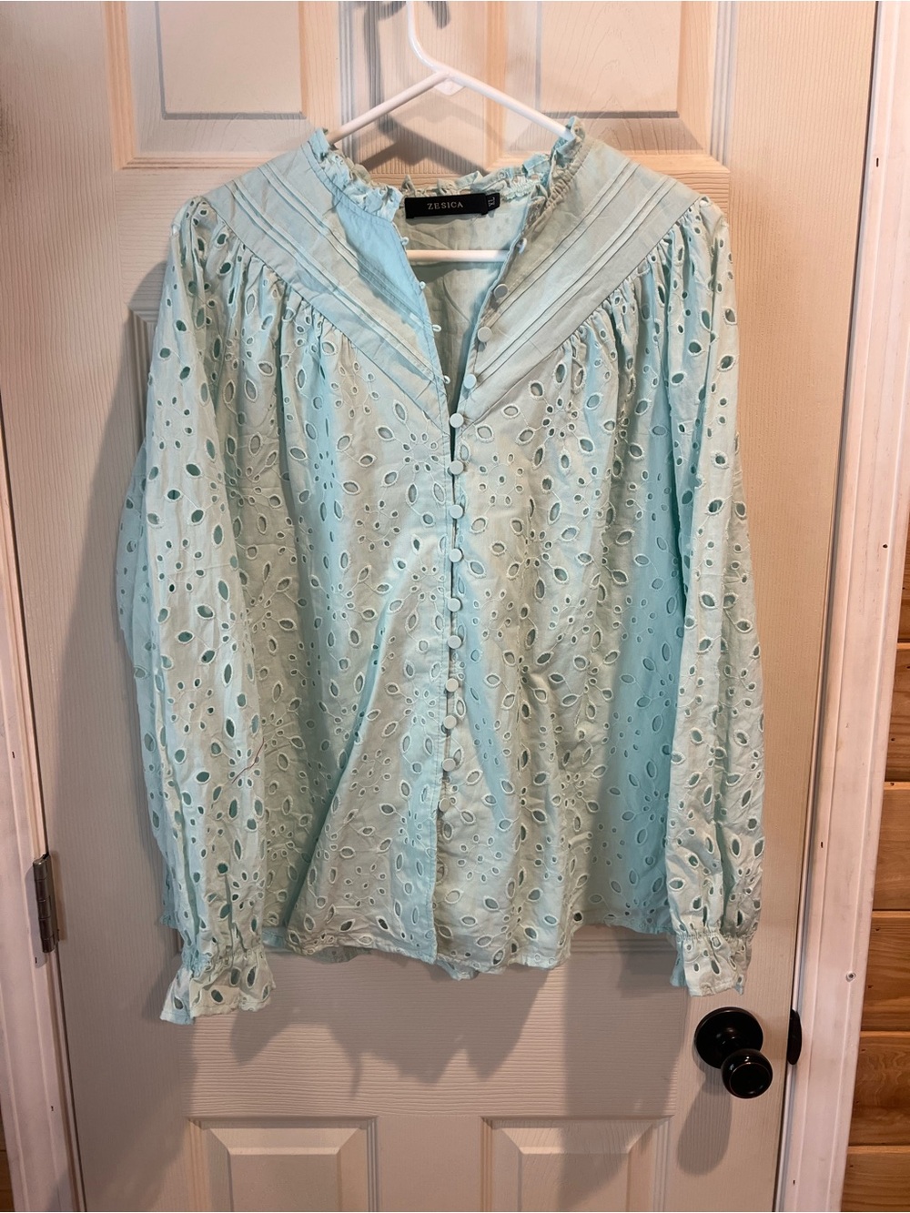 Zesica Mint Eyelet Button-Front Blouse new without tags